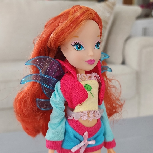 Rainbow Winx Club Love & Pet Bloom Fairy Doll Butterfly Italian Version Blonde - Picture 4 of 7